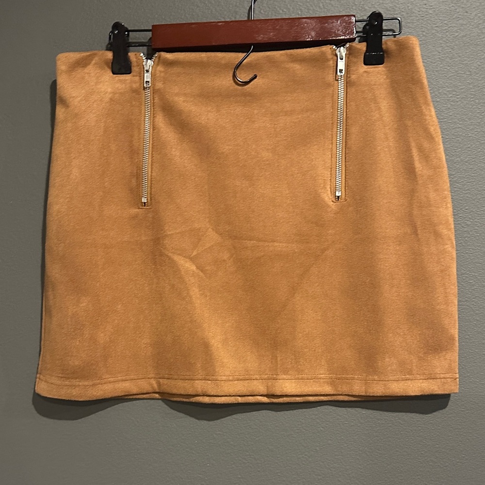 Fashion On Earth Stylish Tan Mini Skirt with Zipper Details